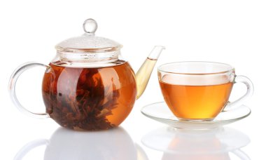 egzotik yeşil çay üzerinde beyaz izole cam demlik çiçekli