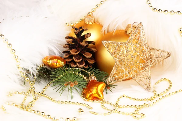 Kerstdecoratie in witte vacht — Stockfoto
