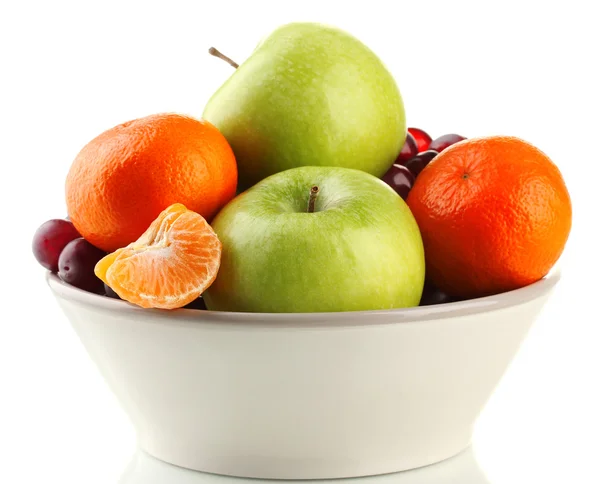 Tigela com frutas, isolado em branco — Fotografia de Stock