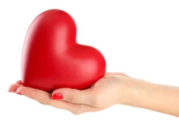Красное сердце в руке женщины, изолированное на белом — стоковое фото