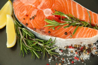 taze somon steak Pan, yakın çekim