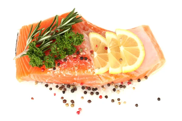 Filete de salmón fresco con hierbas y rodajas de limón, aislado en blanco — Foto de Stock