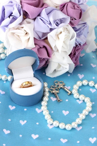 Conceptuele foto: bruiloft in blauw en violet kleurstijl — Stockfoto