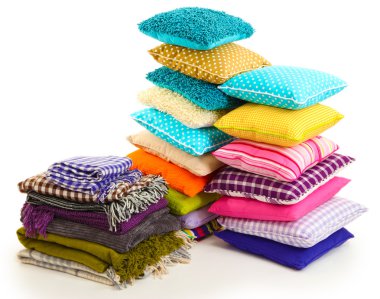 Hills renkli yastıklar ve üzerinde beyaz izole İskoç şalılar