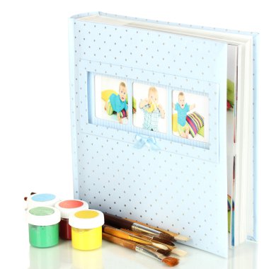 Bebek fotoğraf albümü üzerinde beyaz izole