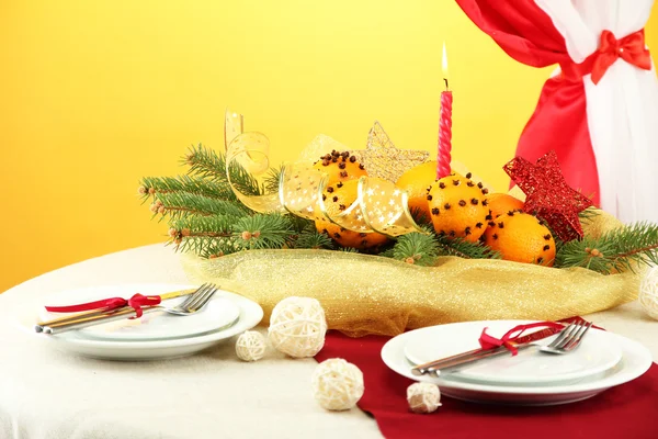 Magnifique table de Noël avec mandarines et sapin, gros plan — Photo