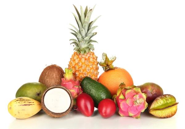 Composition de fruits exotiques isolés sur du blanc — Photo