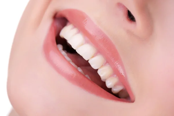 Vrouw die lacht met tanden geïsoleerd op witte achtergrond — Stockfoto