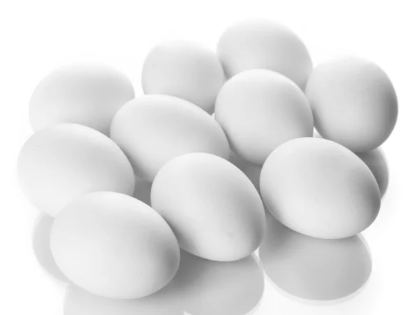Mnoho vajec izolovaných na bílém — Stock fotografie