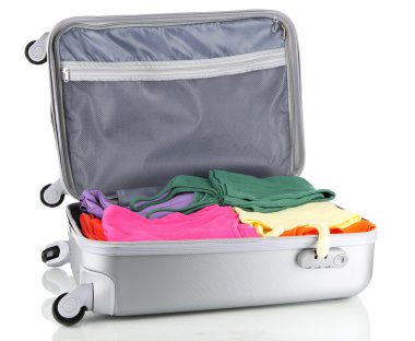 Gümüş çanta üzerinde beyaz izole giysi ile açın.