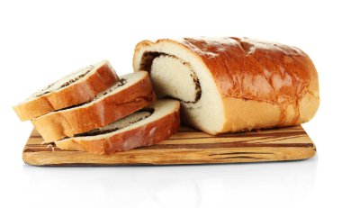 somun ile üzerine beyaz izole kesme tahtası üzerinde haşhaş tohumu