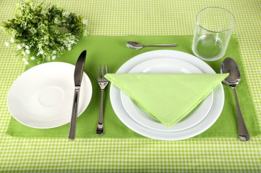 Kahvaltı için masayı hazırla.