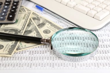 Finansal bilgiler ve para yakın çekim