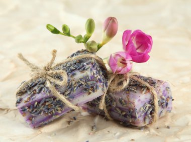 bej renkli arka plan üzerinde doğal el yapımı Sabun