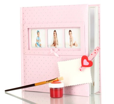 Bebek fotoğraf albümü üzerinde beyaz izole