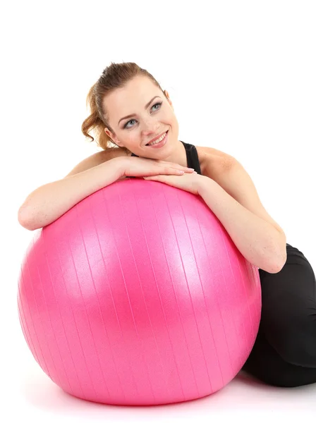 Mujer joven con pelota de gimnasio aislada en blanco — Foto de Stock