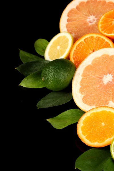 Mycket mogen citrus isolerade på svart — Stockfoto