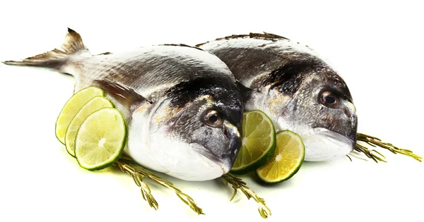 Dos pescados dorado con limón aislado sobre blanco —  Fotos de Stock