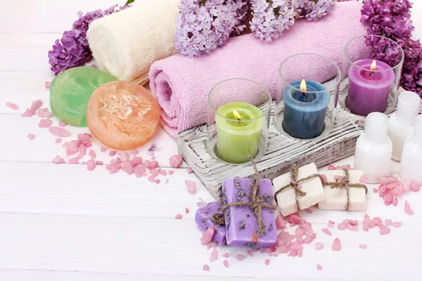 Beyaz ahşap zemin üzerinde güzel spa ayarı