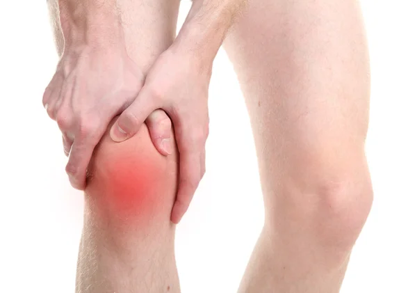 Hombre sosteniendo dolor de rodilla, aislado en blanco — Foto de Stock