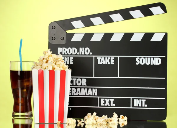 Movie clapperboard, cola and popcorn on background — Stock Photo, Image