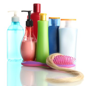 tarak fırça ile üzerine beyaz izole, saç ve Kozmetik Şişeler