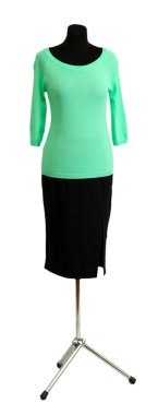 turkuvaz bluzu ve siyah etek üzerine beyaz izole manken üzerinde