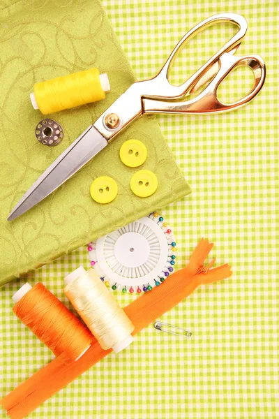 Sewing accessories and fabric close-up — Stock Photo, Image