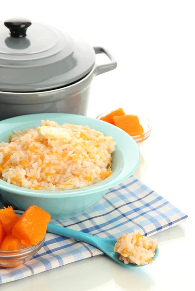 Pruebe la papilla de arroz con calabaza en un tazón azul, aislado en blanco — Foto de Stock