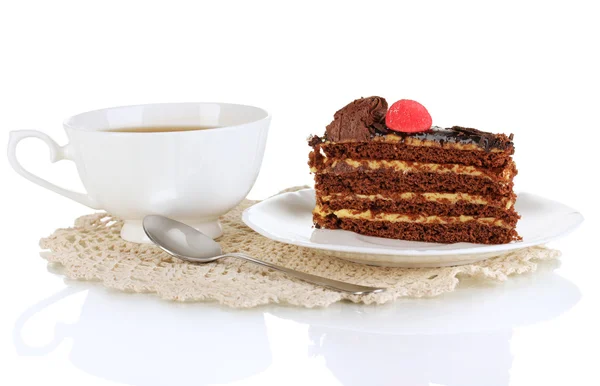 Bir fincan çay ve lezzetli pasta üzerinde beyaz izole — Stok fotoğraf