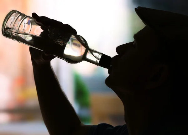 Silhouette of man drinking alcohol, close up — Stock Photo, Image