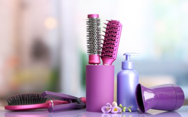 saç fırçaları, saç kurutma makinesi, Düzleştiriciler ve kozmetik güzellik salonları şişede