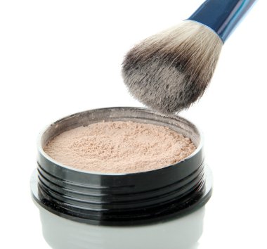 toz ve üzerinde beyaz izole fırça