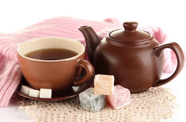 Taza de té con bufanda aislada en blanco —  Fotos de Stock