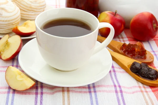 Light breakfast with tea and homemade jam, on tablecloth — Stock Photo, Image