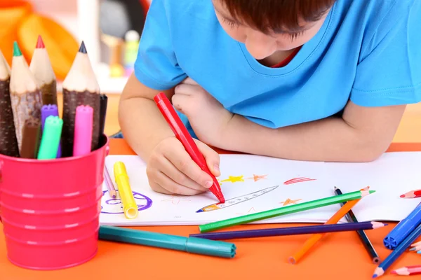 Cute little boy drawing in his notebook — Stock Photo, Image