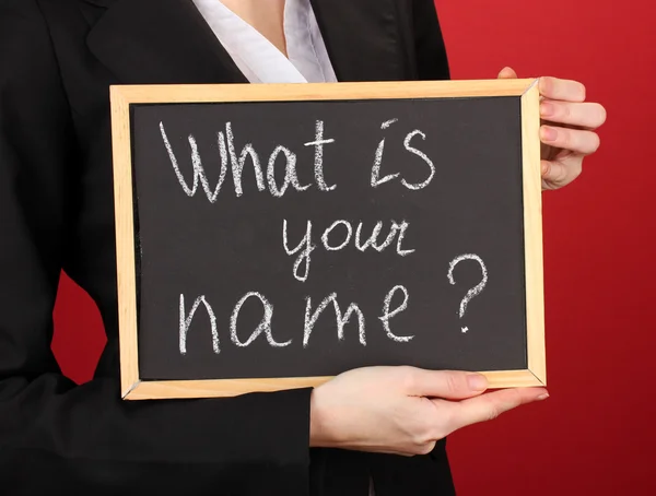 年轻女子控股签署你的名字是什么? — 图库照片