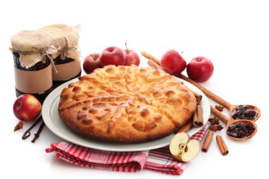 lezzetli ev yapımı pasta, elma ve reçel, üzerinde beyaz izole