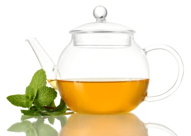 Çaydanlığın üzerine beyaz izole nane ile