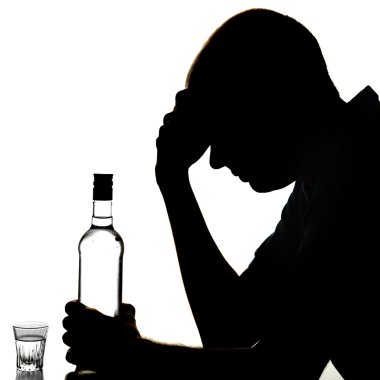 adam silüeti üzerinde beyaz izole alkol ile