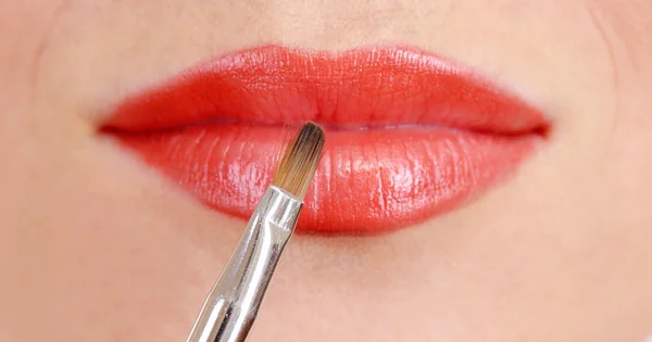 Hermoso maquillaje de labios brillantes, de cerca — Foto de Stock