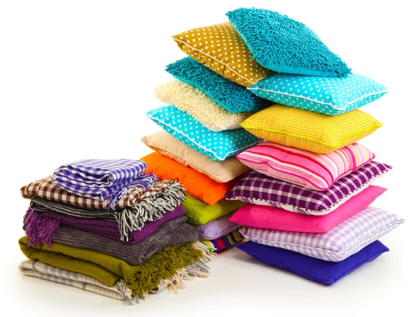 Hills renkli yastıklar ve üzerinde beyaz izole İskoç şalılar