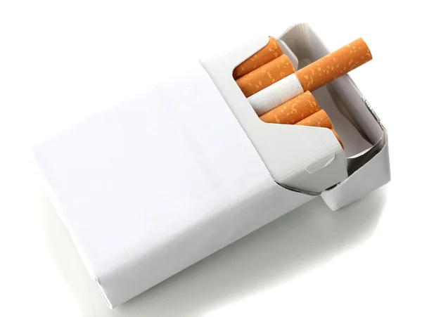 Caja de cigarrillos, aislada sobre un blanco — Foto de Stock