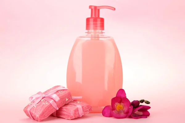 Liquid and hand-made soaps on pink background — Stock Photo, Image