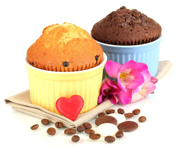 Cupcakes için pişirme üzerinde beyaz izole kase