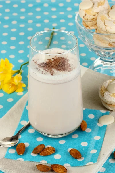 Glass of chocolate-cream cocktail on blue tablecloth close-up — Stock Photo, Image