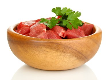 ham sığır eti üzerinde beyaz izole kase