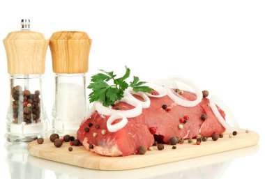 Çiğ et beyazı izole edilmiş.