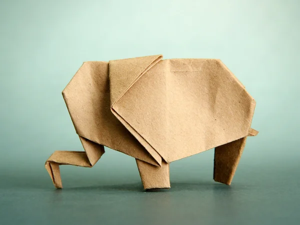 Éléphant origami, sur fond gris — Photo
