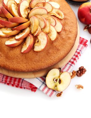 Yeşil plastik çatal bıçak takımları tepsi ahşap tablo